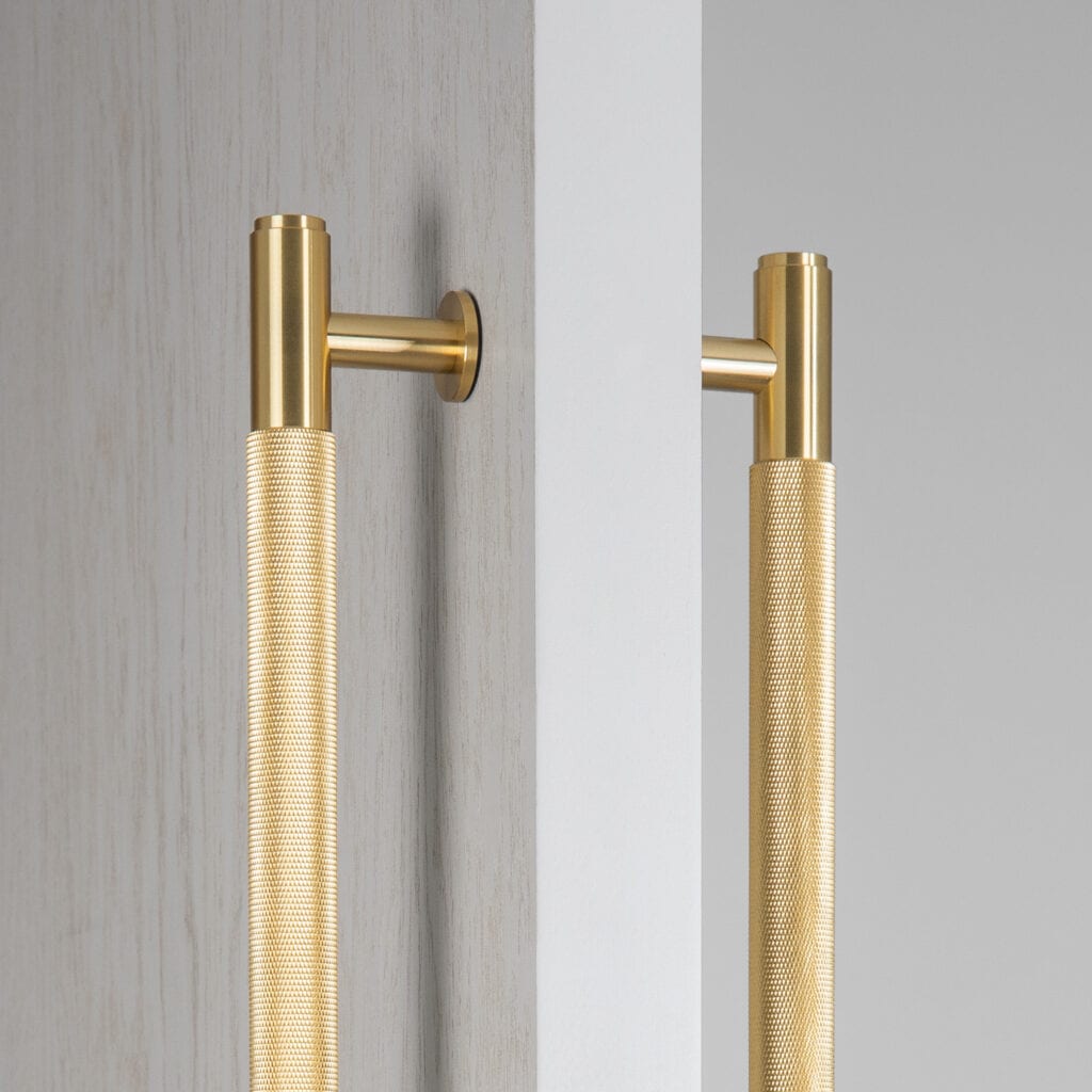 PULL BAR / DOUBLE-SIDED / CROSS / BRASS - Buster + Punch