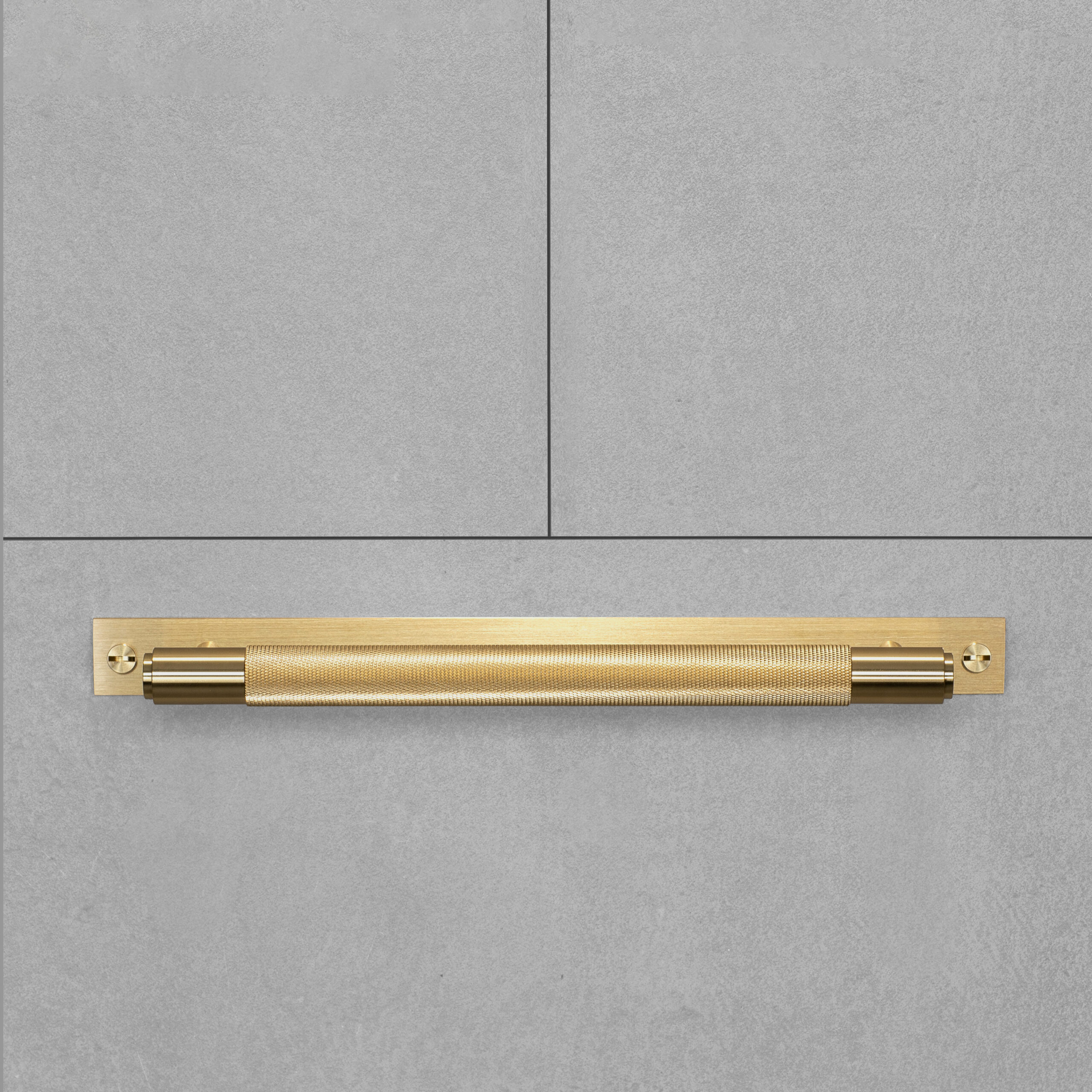 3. Pull-Bar_Plate_Brass_Front