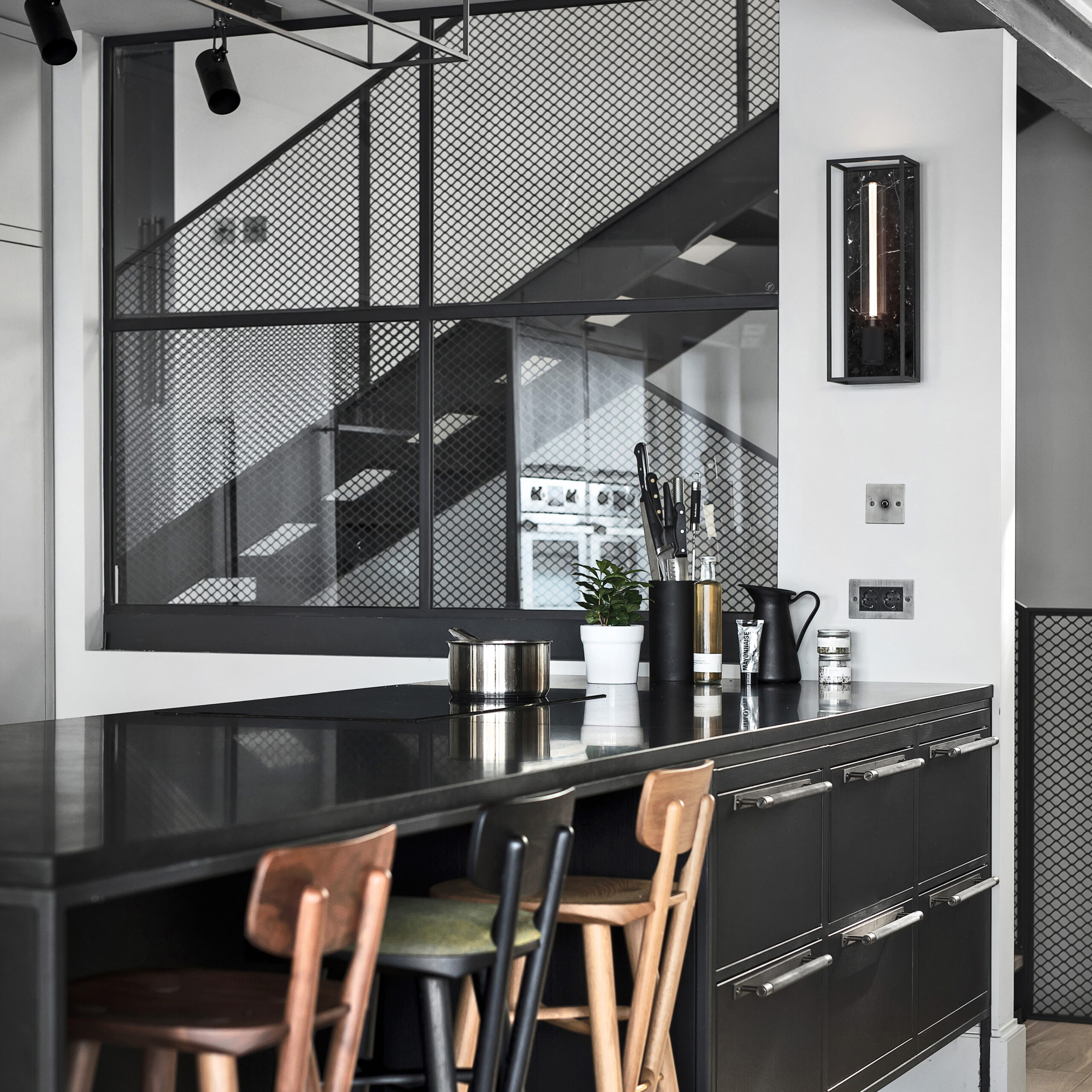 4. Caged_Wall_Large_Black_Marble_Lifestyle