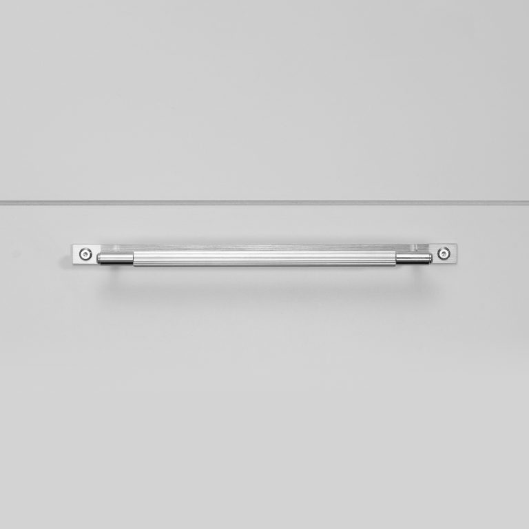 2.Buster+Punch_Pull_Bar_Plate_Medium_Linear_Steel_Front