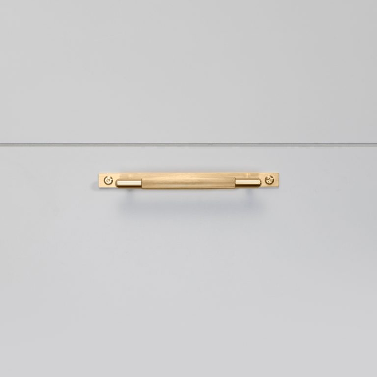 2.Buster+Punch_Pull_Bar_Plate_Small_Linear_Brass_Front