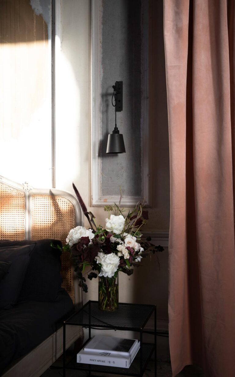 BusterPunch_Hooked-Wall_Small_Graphite_Smoked-Bronze_Meshed_Side_Bedroom_preview