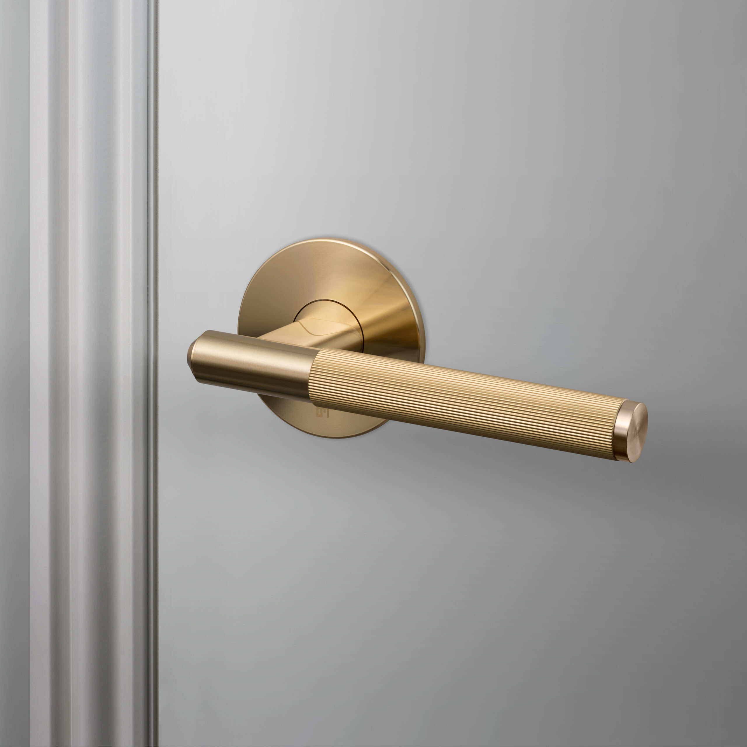 https://www.busterandpunch.com/us/wp-content/uploads/sites/2/2021/04/NA_Door-handle_Passage_Linear_Brass_A1_Web_Square-scaled.jpg
