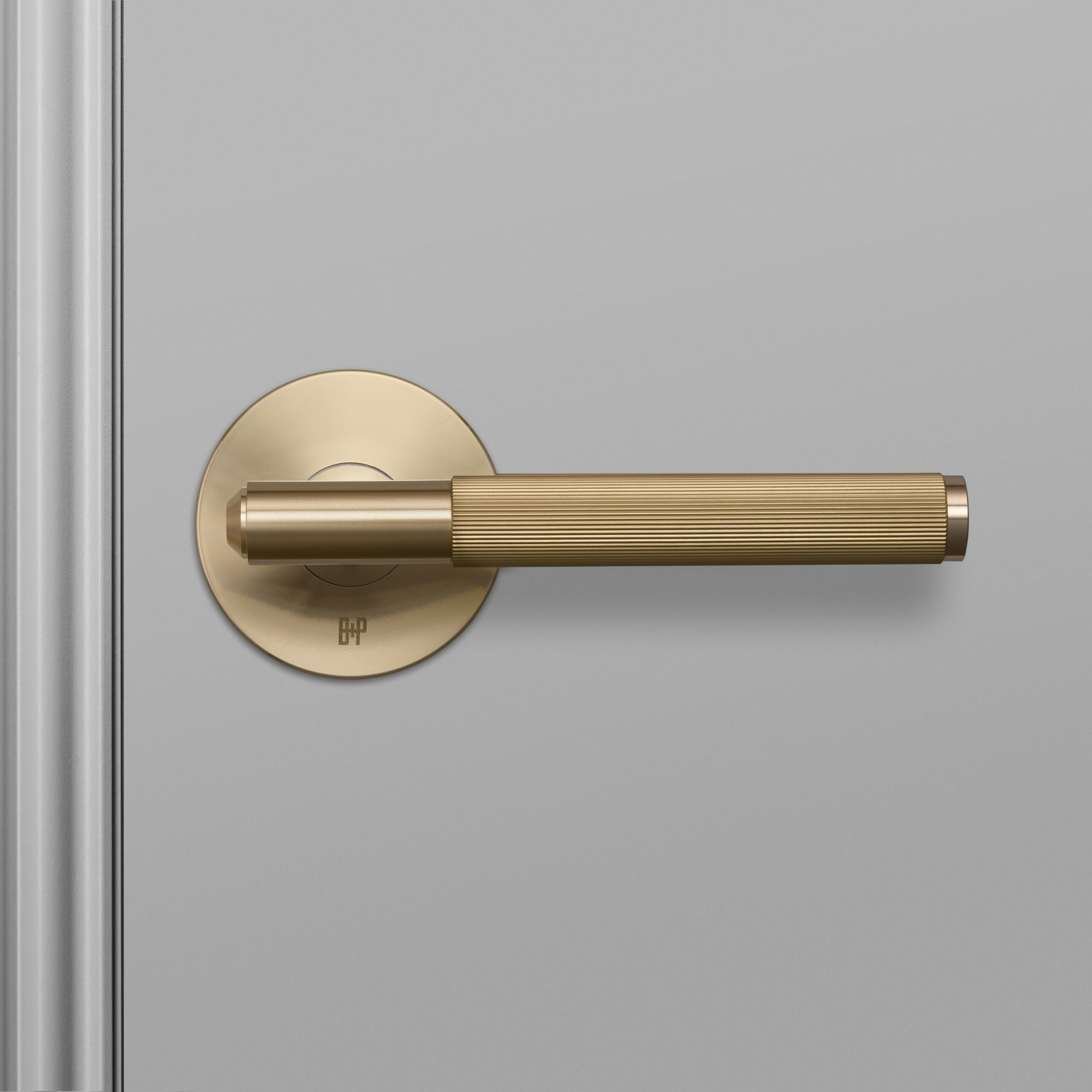 https://www.busterandpunch.com/us/wp-content/uploads/sites/2/2021/04/NA_Door-handle_Passage_Linear_Brass_A2_Web_Square-scaled.jpg
