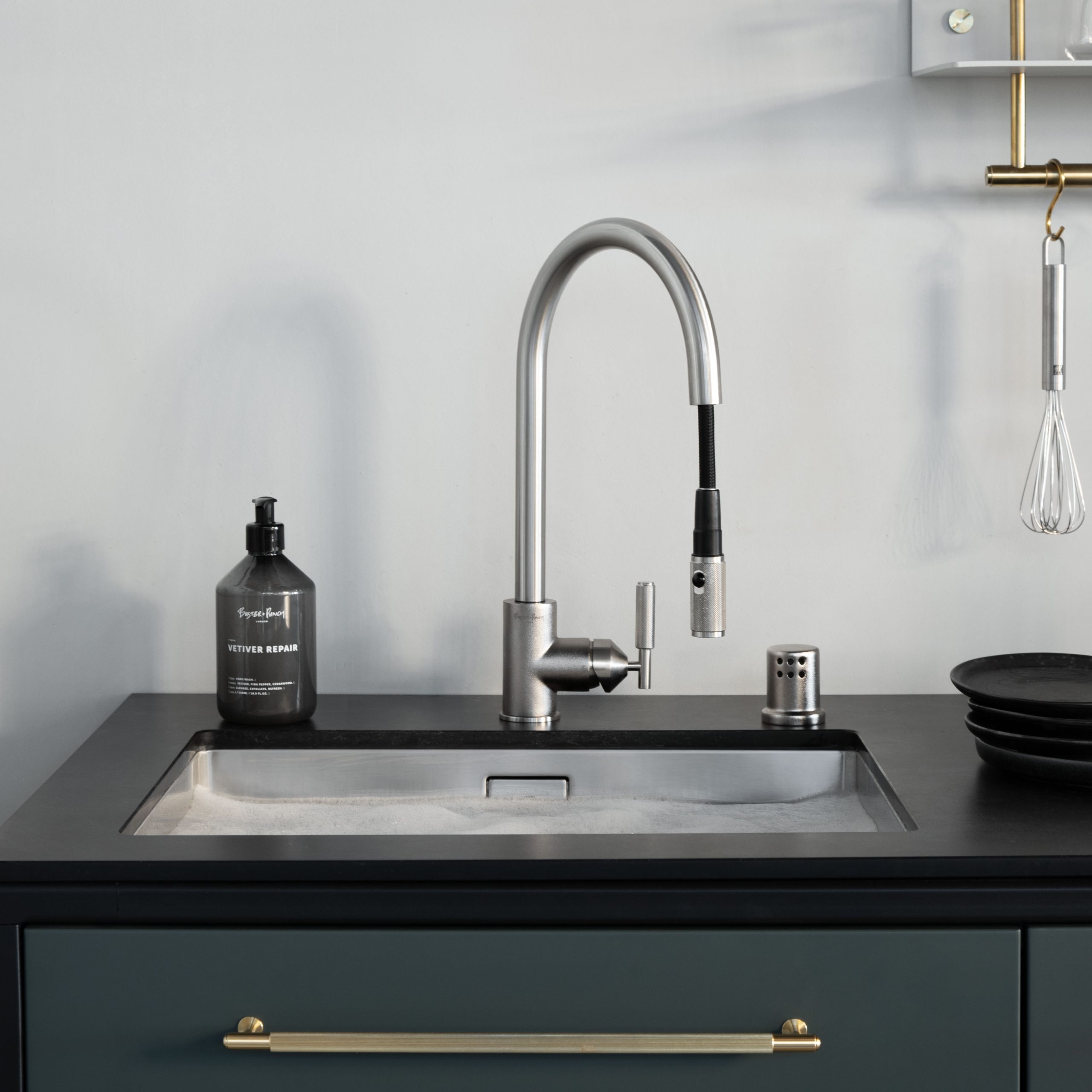 KITCHEN FAUCET / DUAL-SPRAY PULL-OUT MIXER / CROSS / BRASS